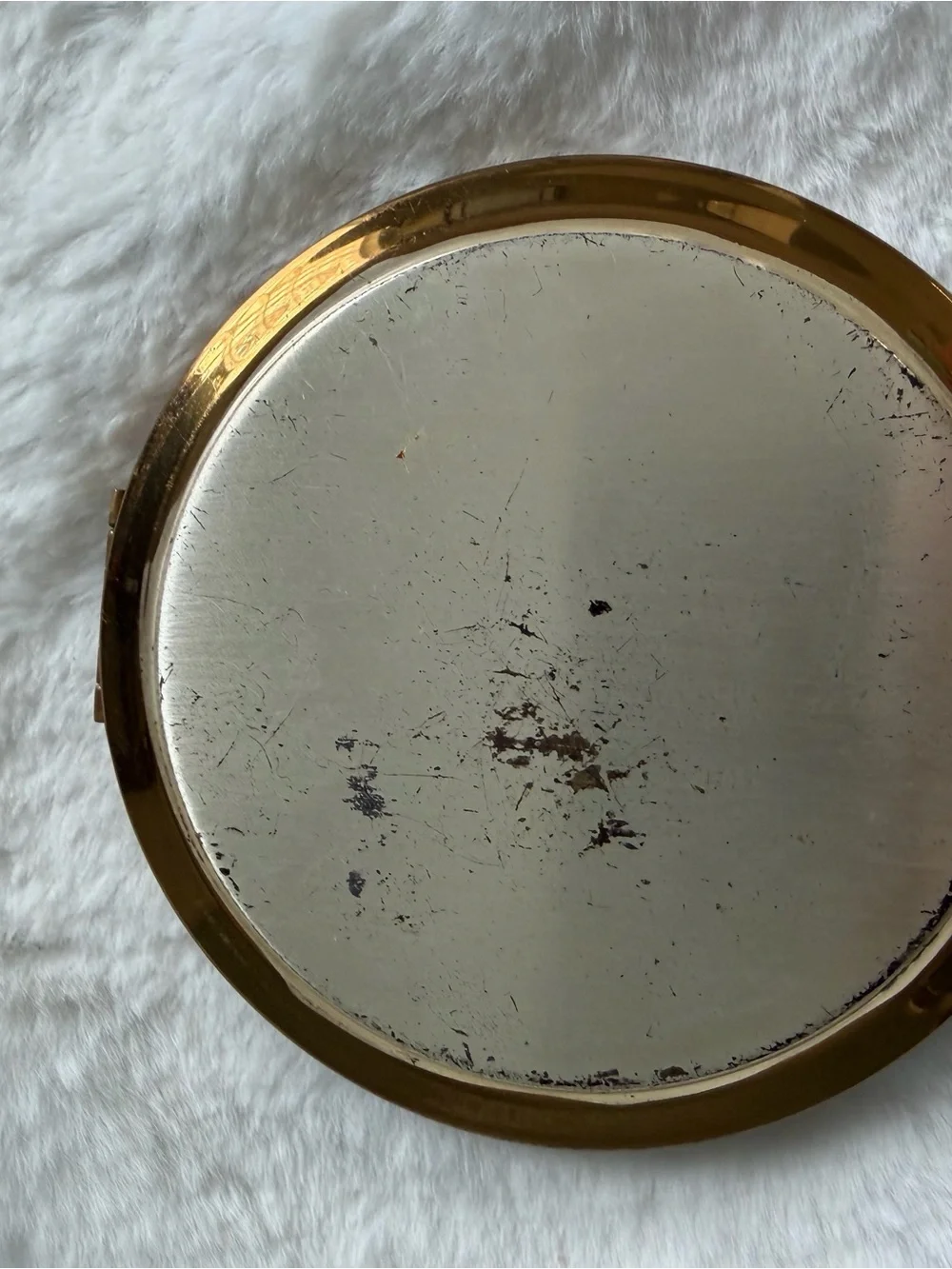 Vintage compact Circa 1940s